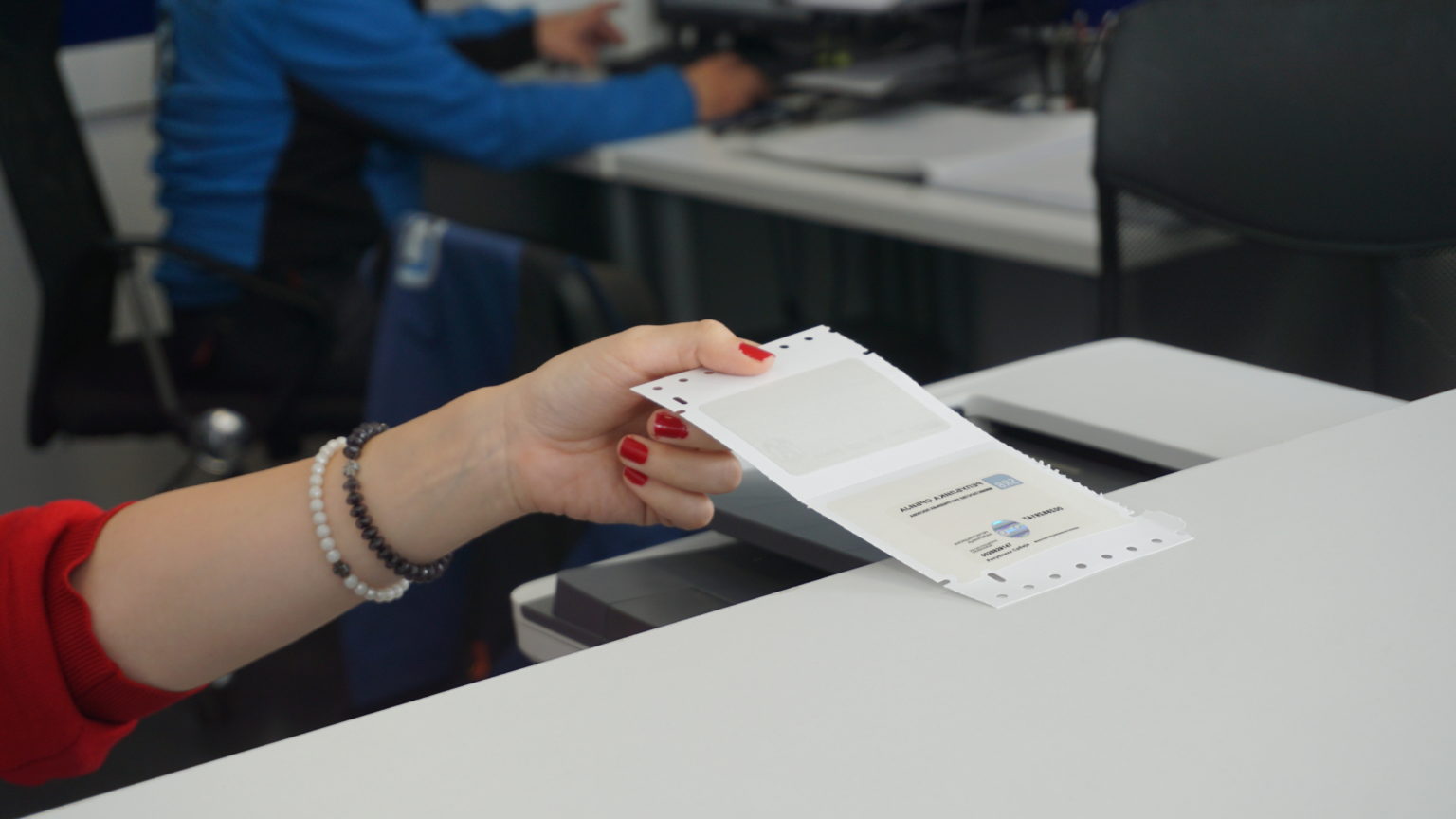 Izdavanje registracione nalepnice na šalteru